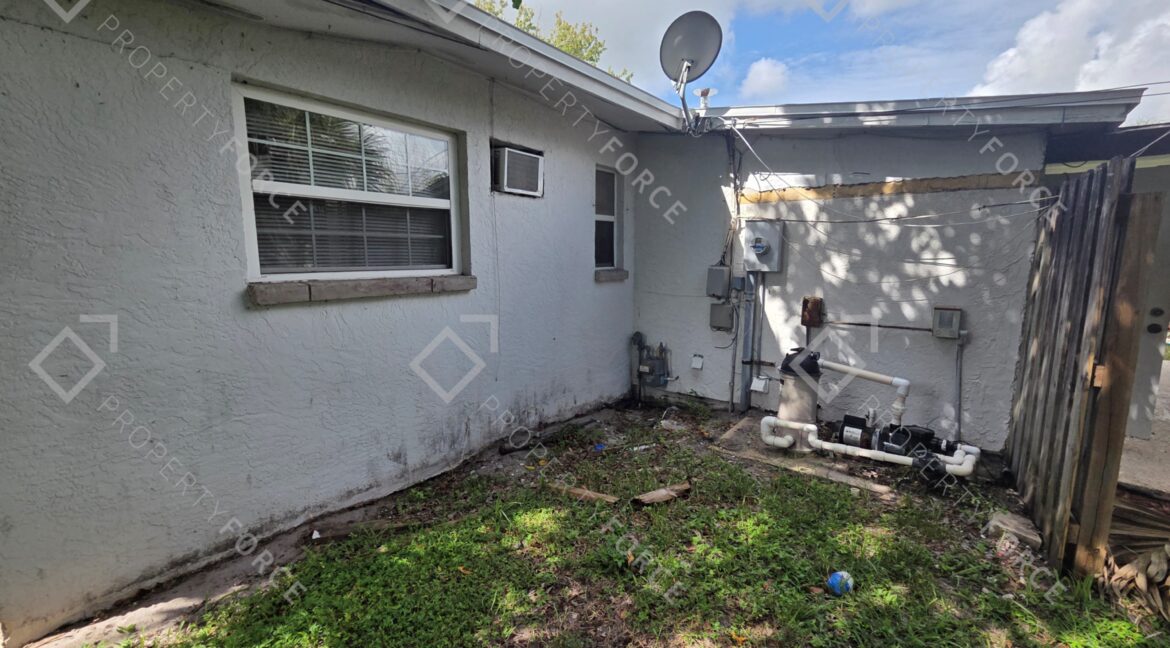 2224 Shelby Dr Melbourne, FL 32935 (102)