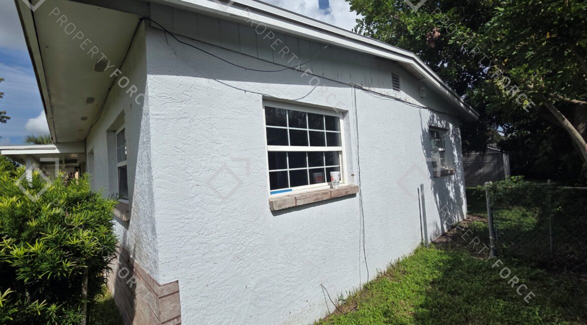 2224 Shelby Dr Melbourne, FL 32935 (108)