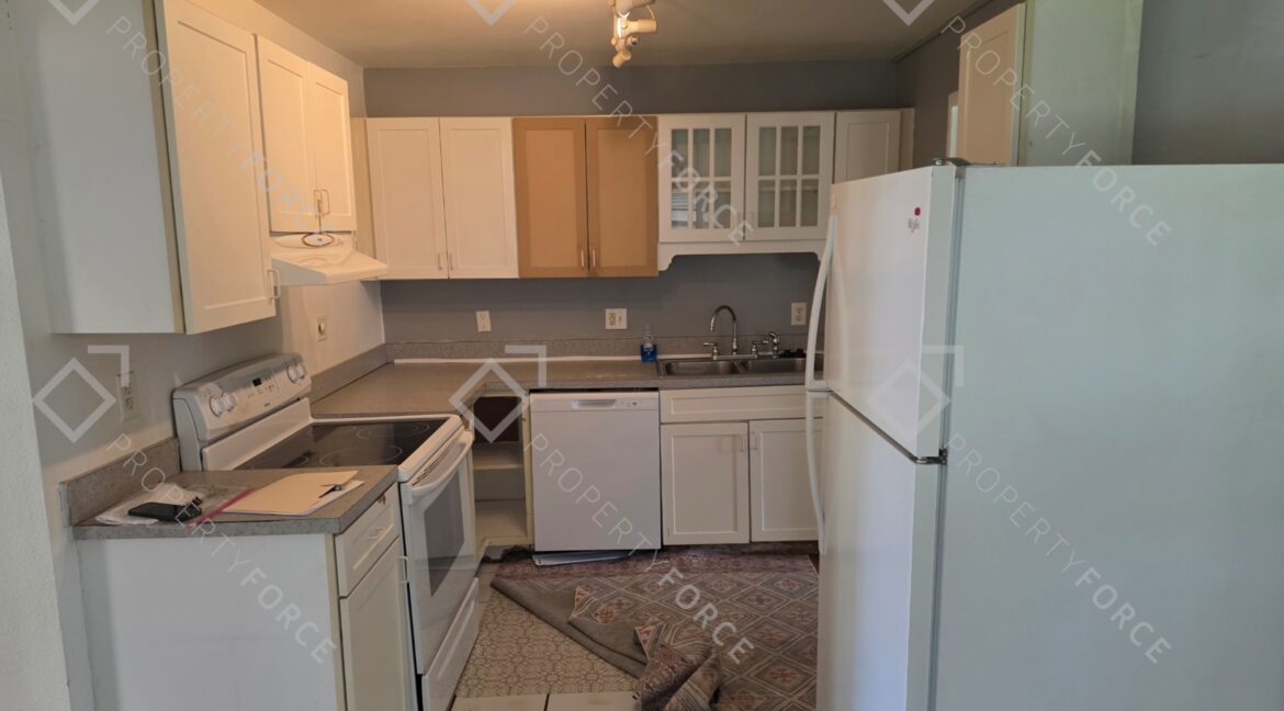 2224 Shelby Dr Melbourne, FL 32935 (67)