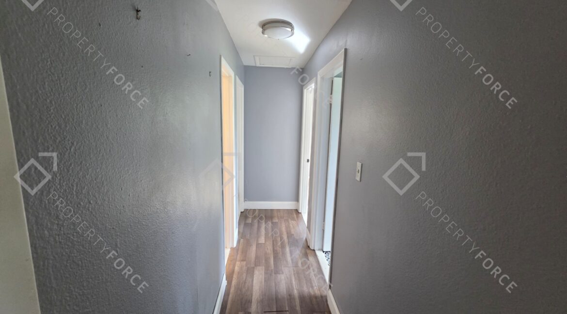 2224 Shelby Dr Melbourne, FL 32935 (70)