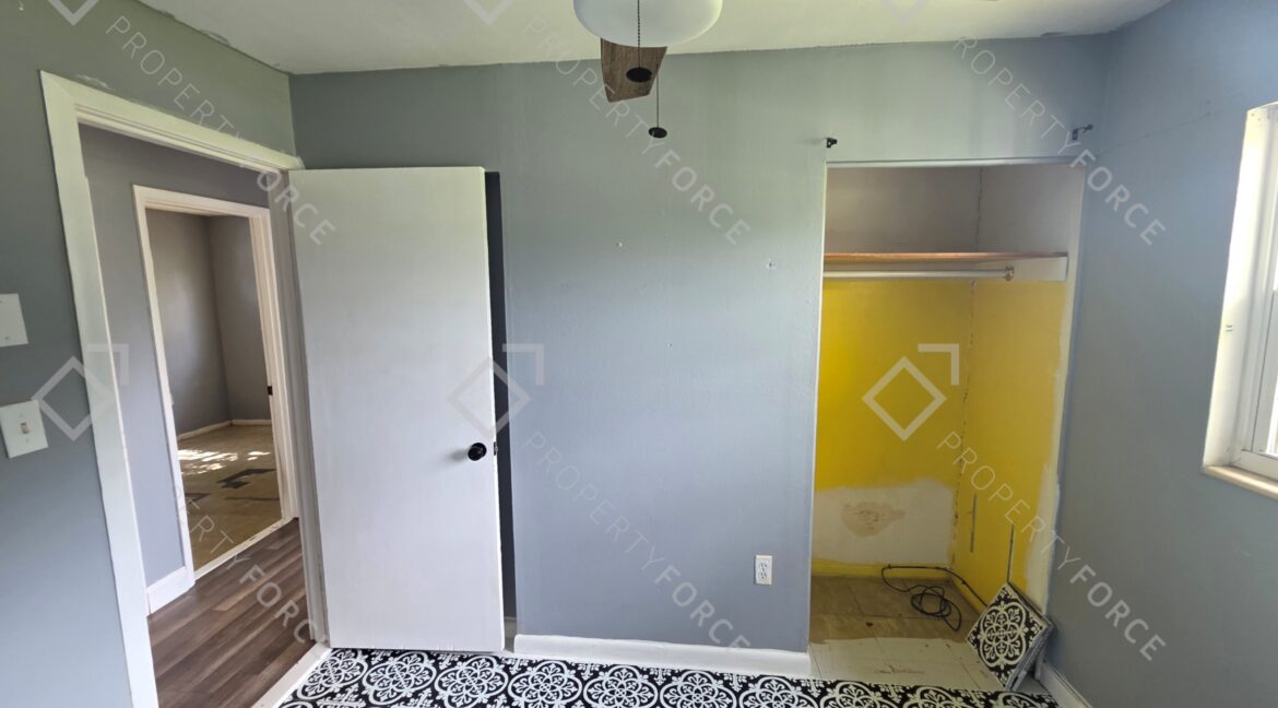 2224 Shelby Dr Melbourne, FL 32935 (73)