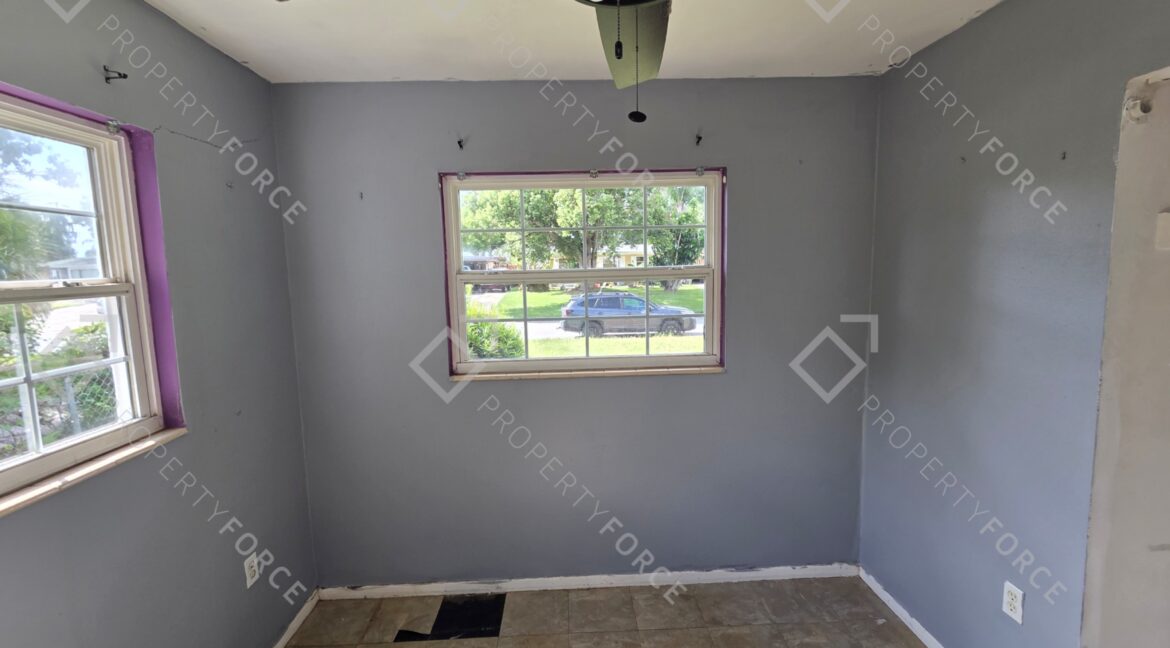 2224 Shelby Dr Melbourne, FL 32935 (75)
