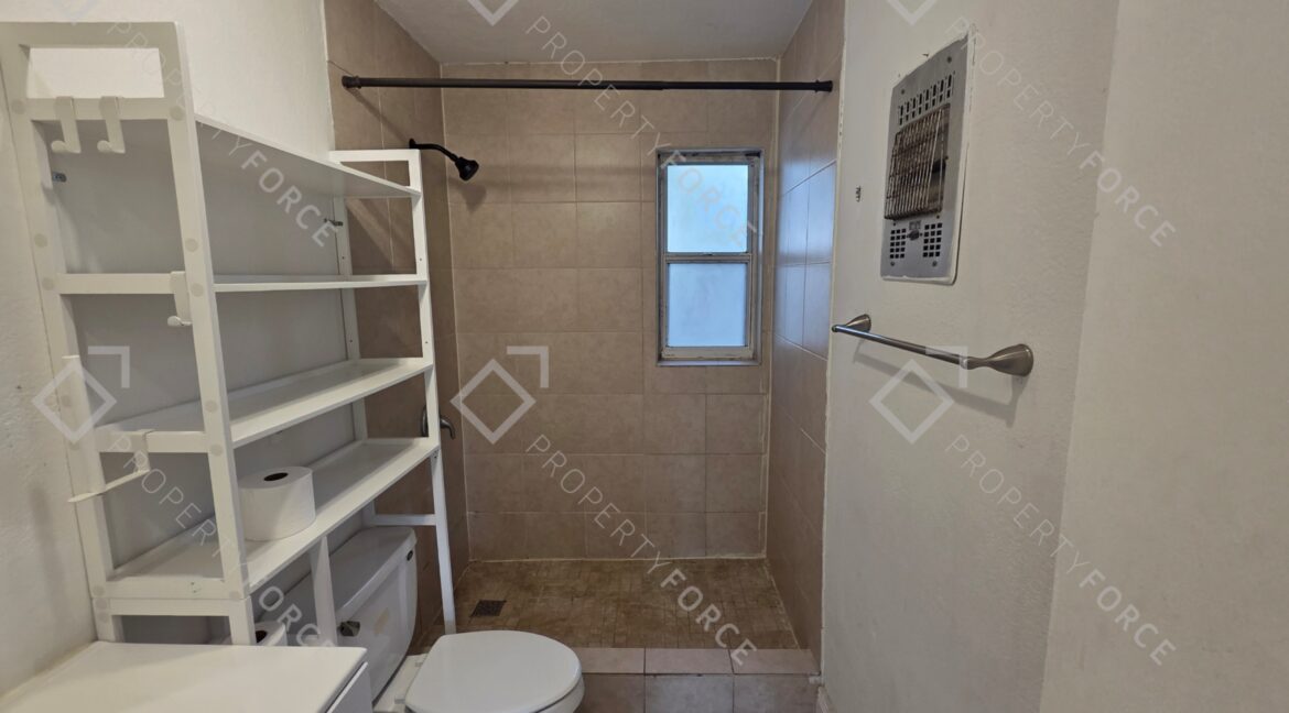 2224 Shelby Dr Melbourne, FL 32935 (81)