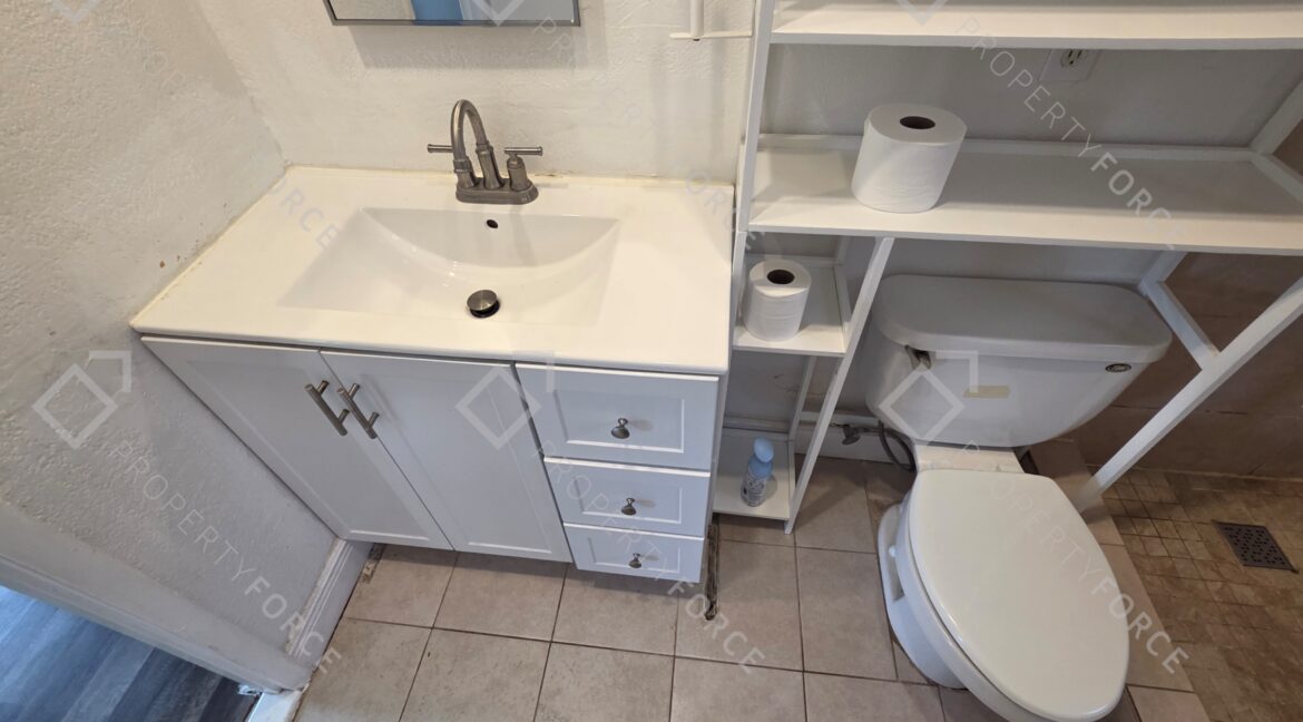 2224 Shelby Dr Melbourne, FL 32935 (82)