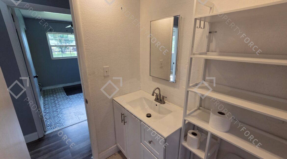 2224 Shelby Dr Melbourne, FL 32935 (83)