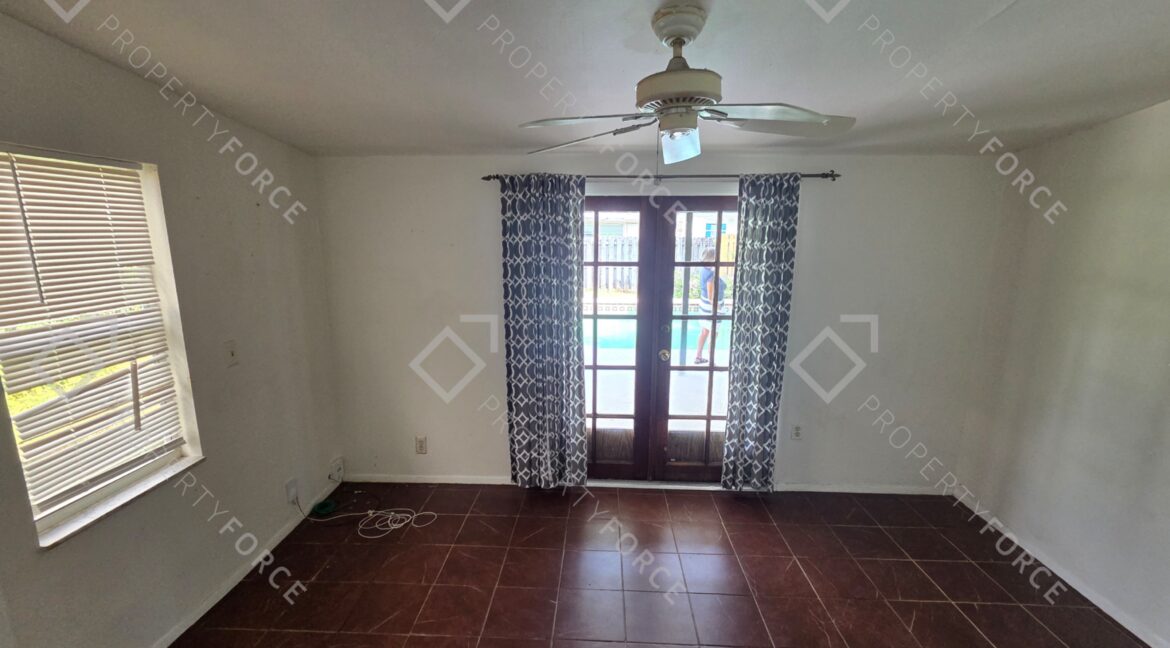 2224 Shelby Dr Melbourne, FL 32935 (86)