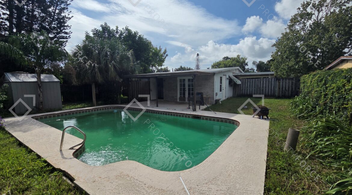 2224 Shelby Dr Melbourne, FL 32935 (98)