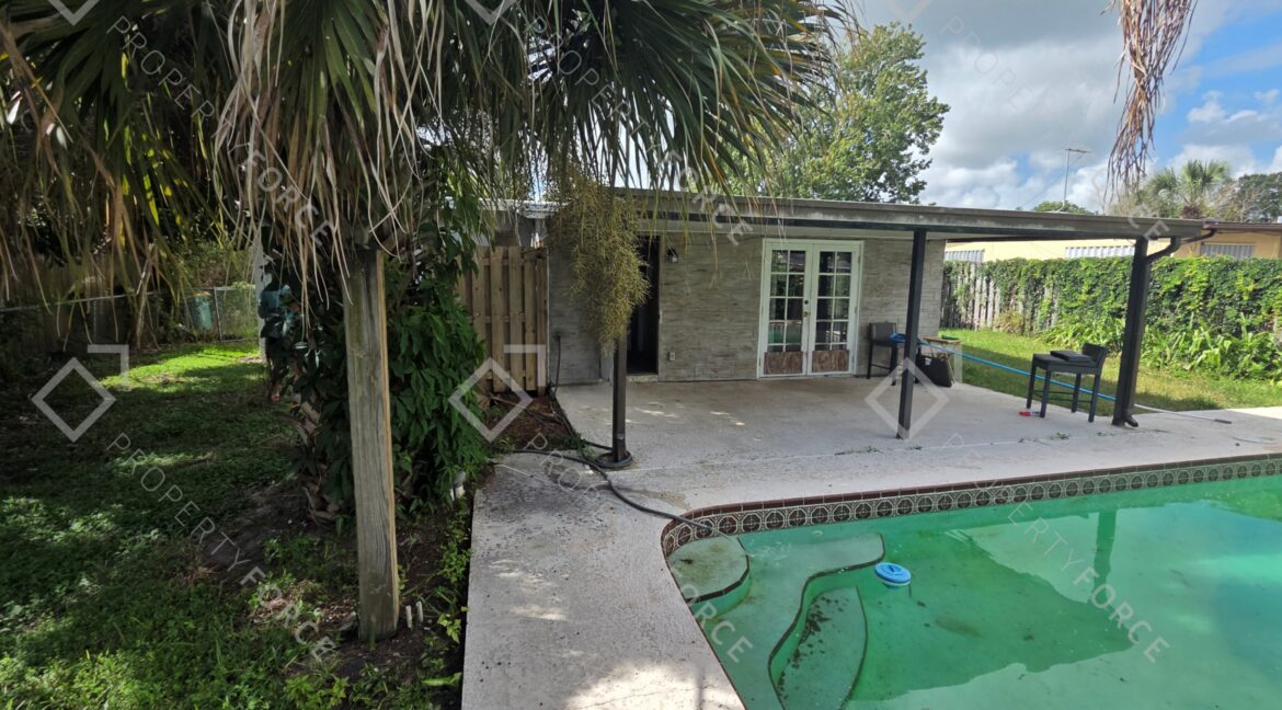 2224 Shelby Dr Melbourne, FL 32935 (99)